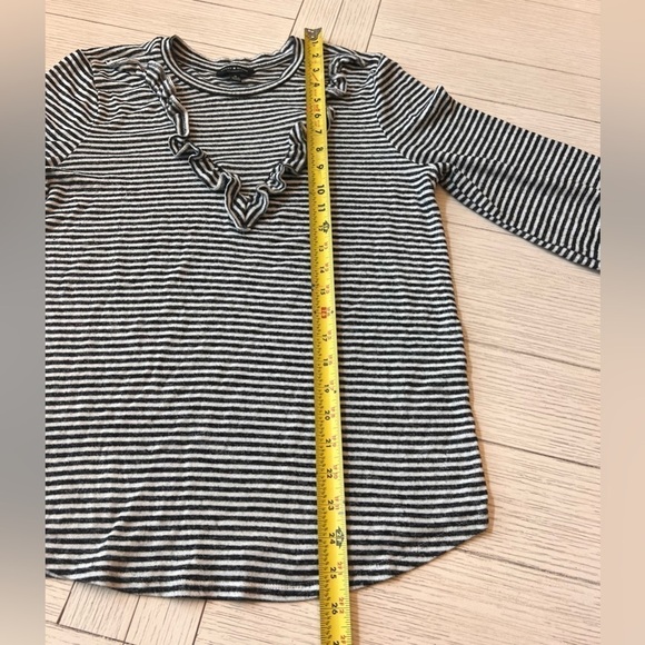 Lucky Brand soft top w/ ruffle‎ detail and elastic gathered sleeves. Striped. M - Picture 4 of 7